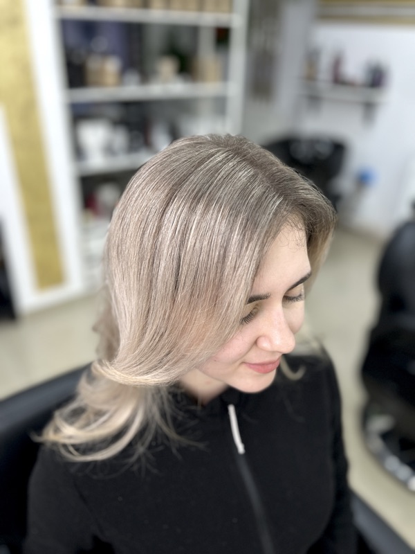 Vopsit blond cu reflexe